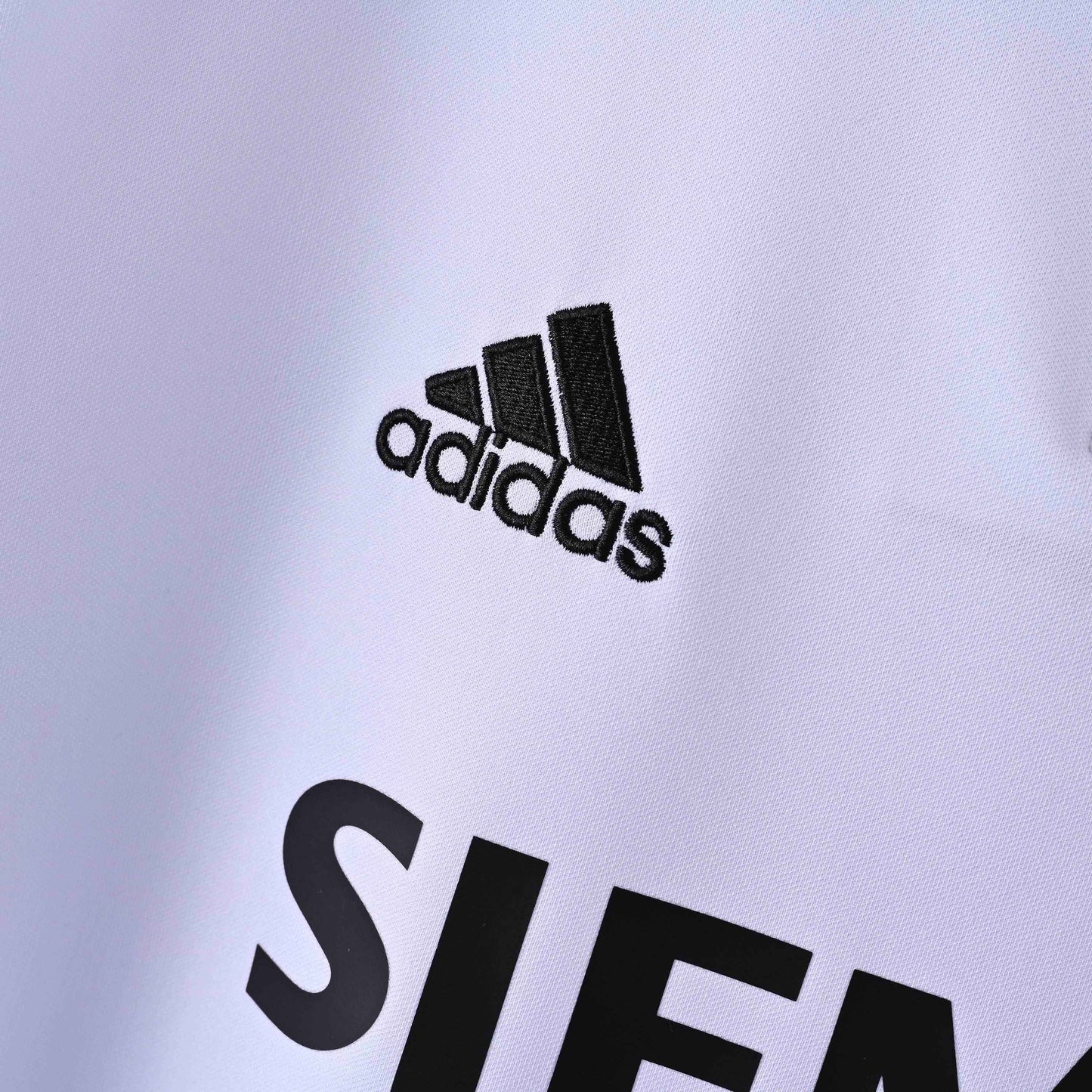 2005-06 Real Madrid Home Kit - Kit Legacy