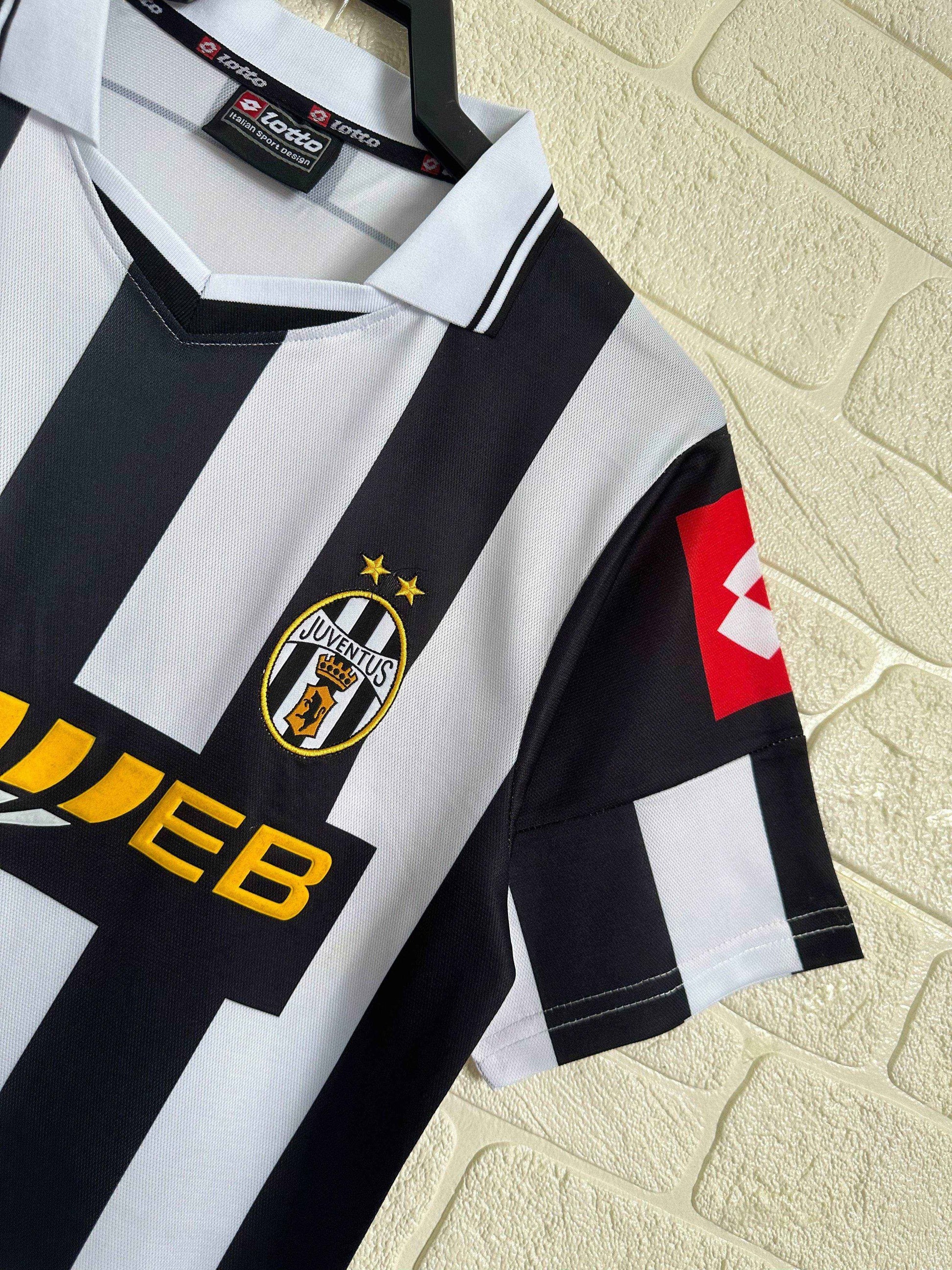 2001-02 Juventus Home Shirt - Retro Classic Kits