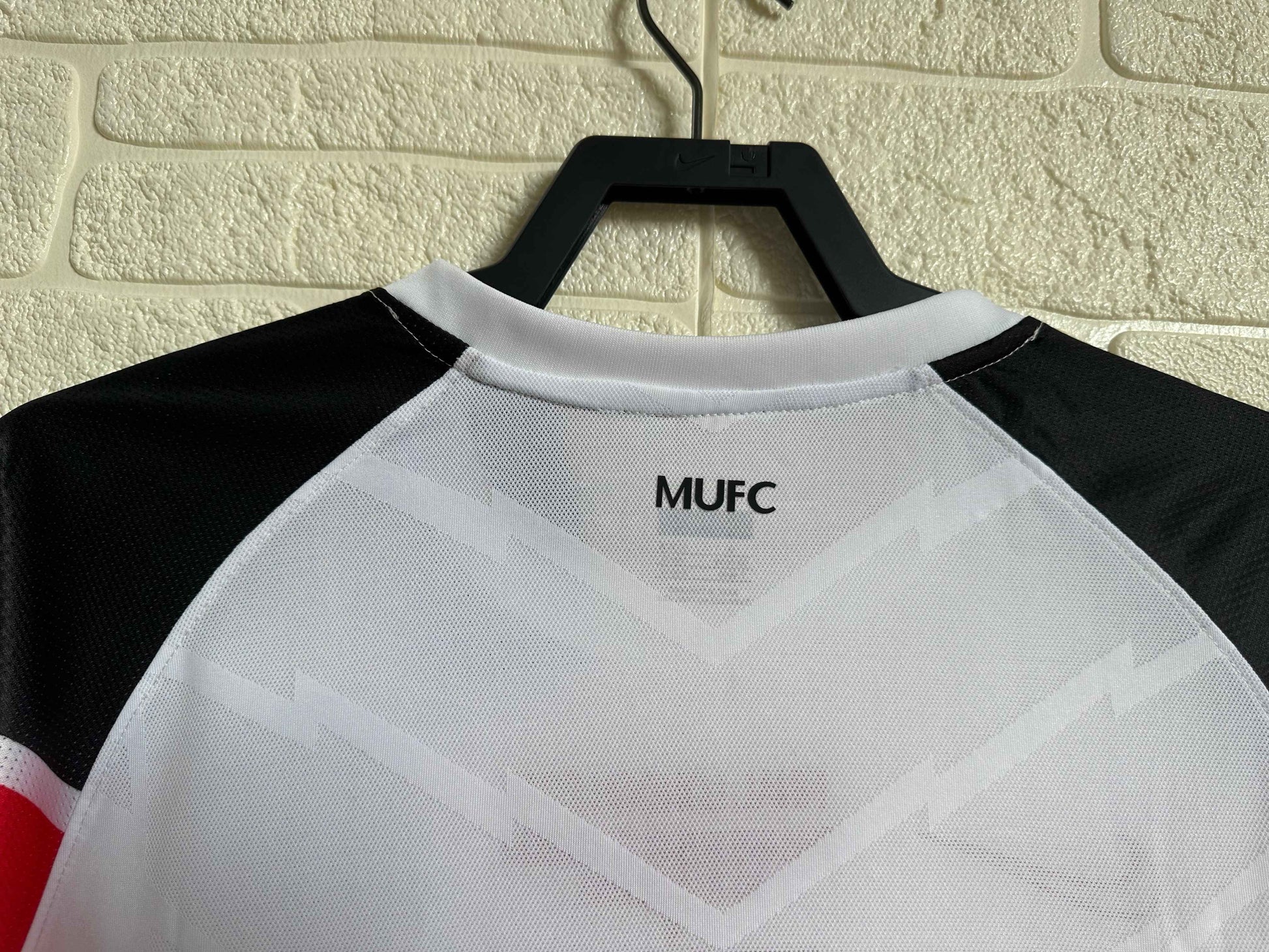 2010-11 Manchester United Away Shirt - Retro Classic Kits