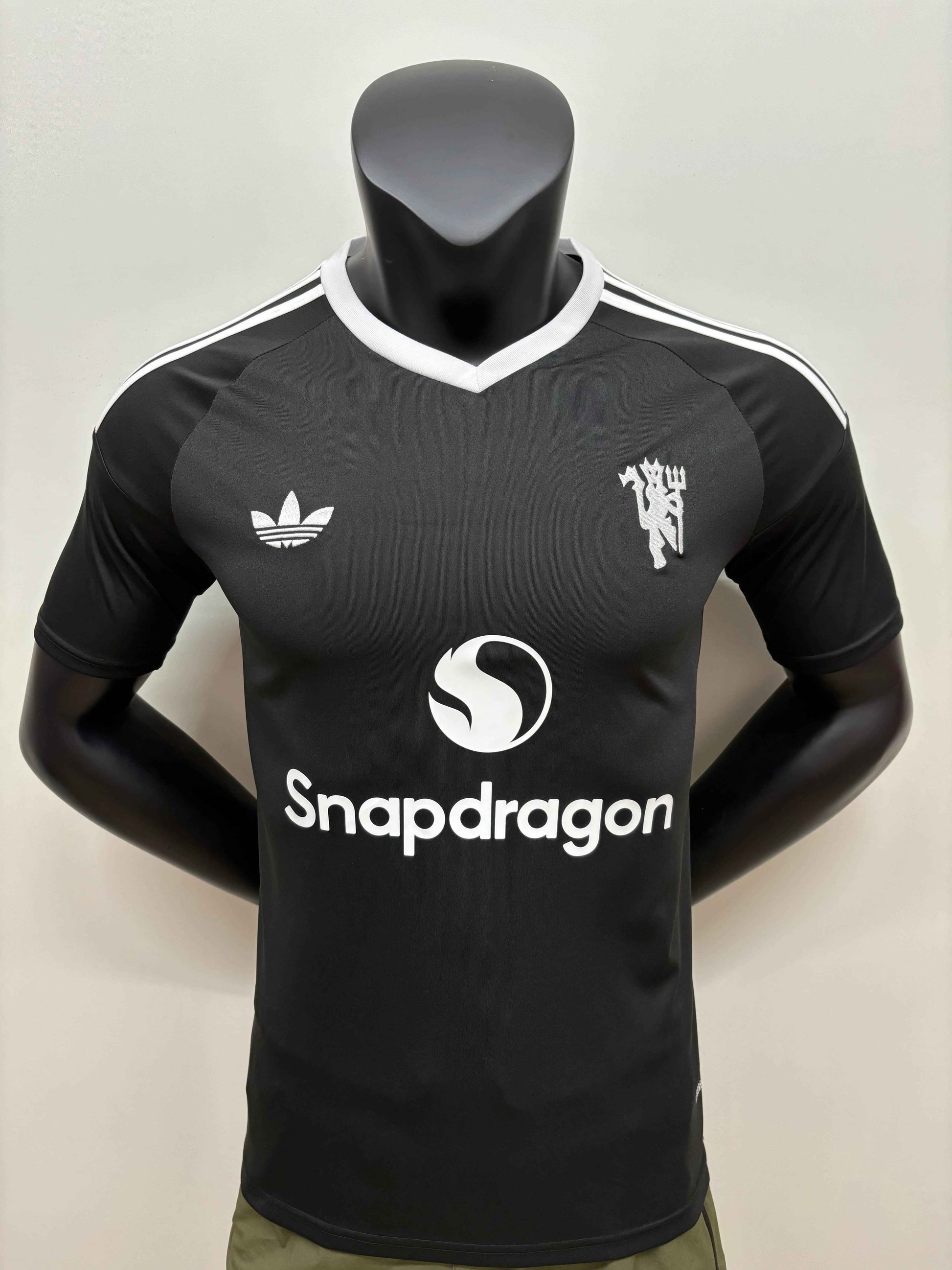 2024-25 Manchester United Goalkeeper Shirt [Player Version] - Kit Legacy
