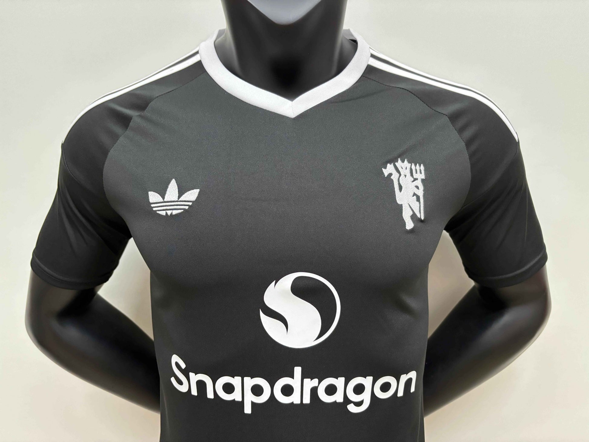 2024-25 Manchester United Goalkeeper Shirt [Player Version] - Kit Legacy