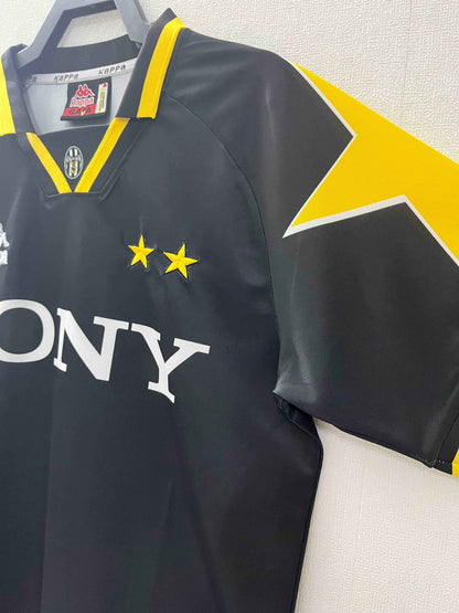1995-97 Juventus Home Shirt - Retro Classic Kits
