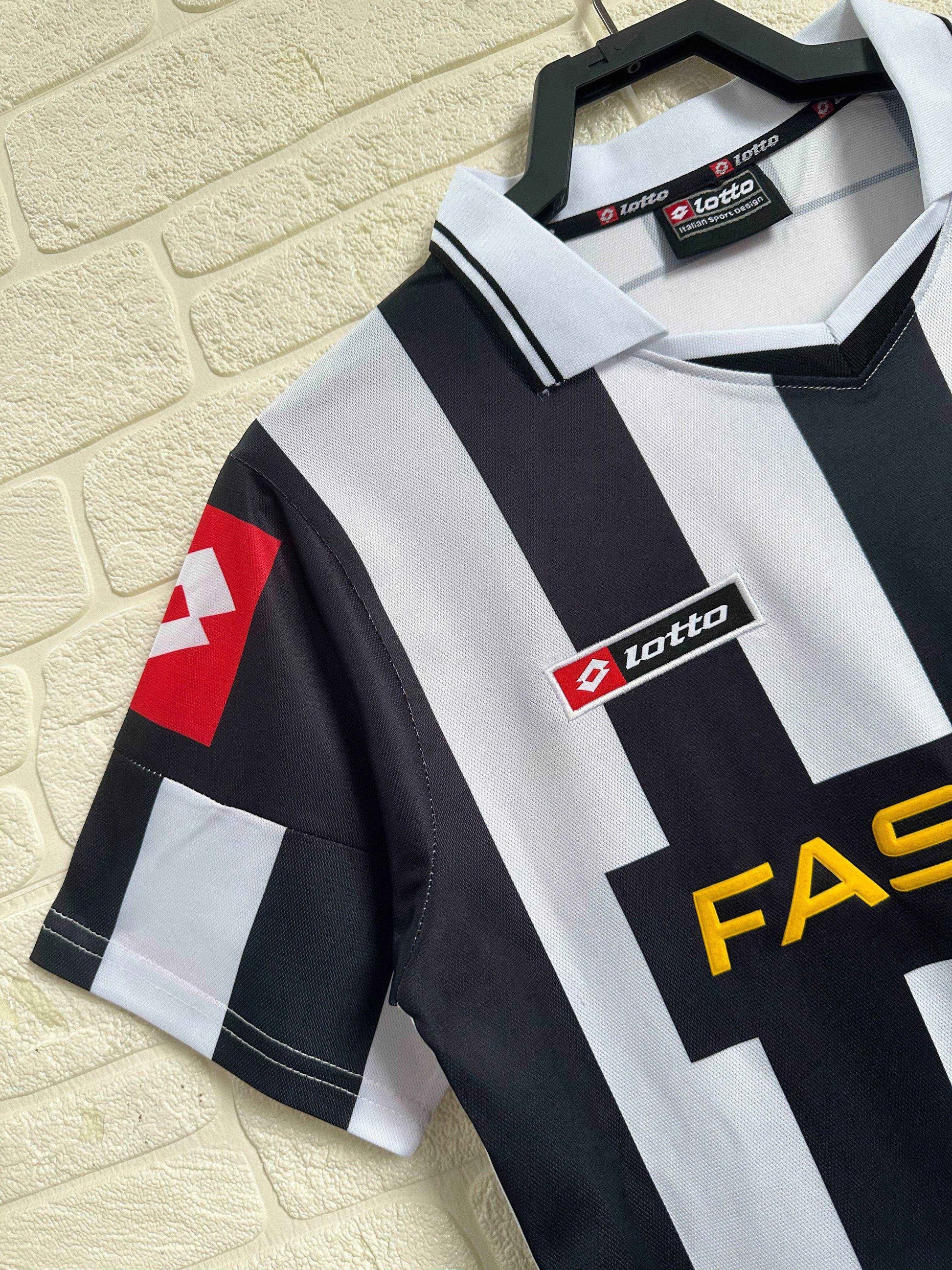 2001-02 Juventus Home Shirt - Retro Classic Kits