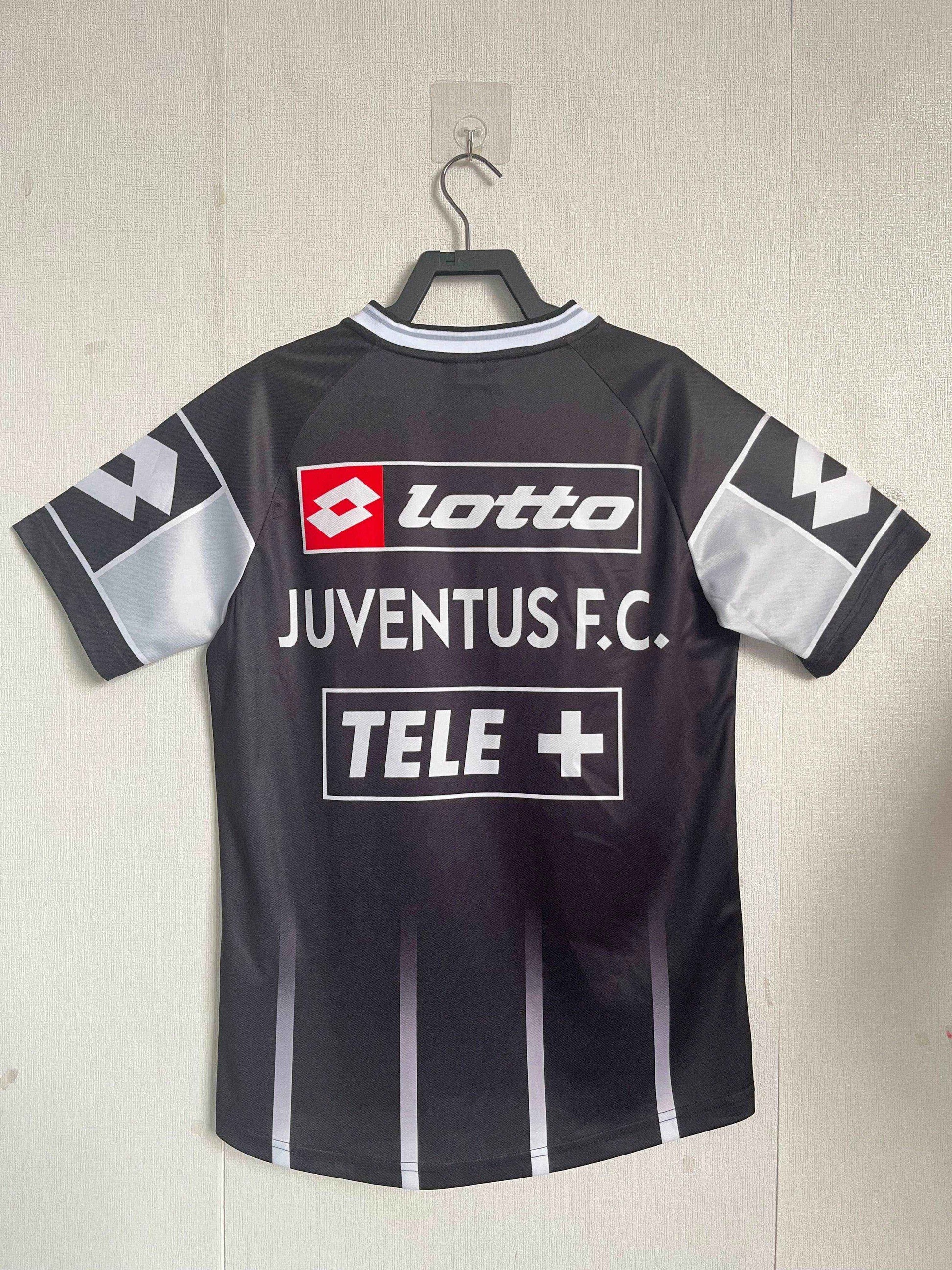 2000-01 Juventus Home Shirt - Retro Classic Kits
