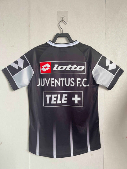 2000-01 Juventus Home Shirt - Retro Classic Kits