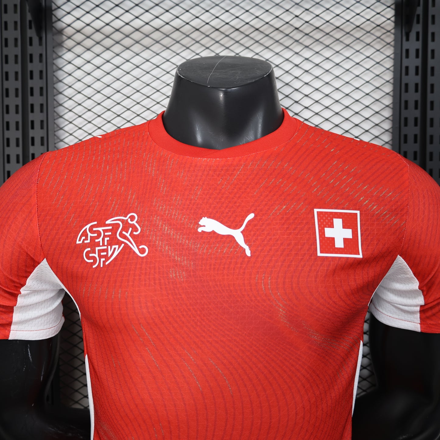 Equipación local de Suiza 2026