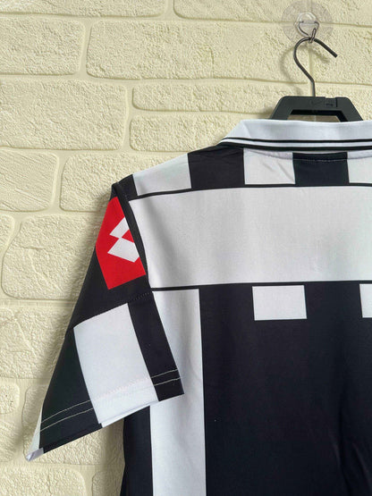 2001-02 Juventus Home Shirt - Retro Classic Kits