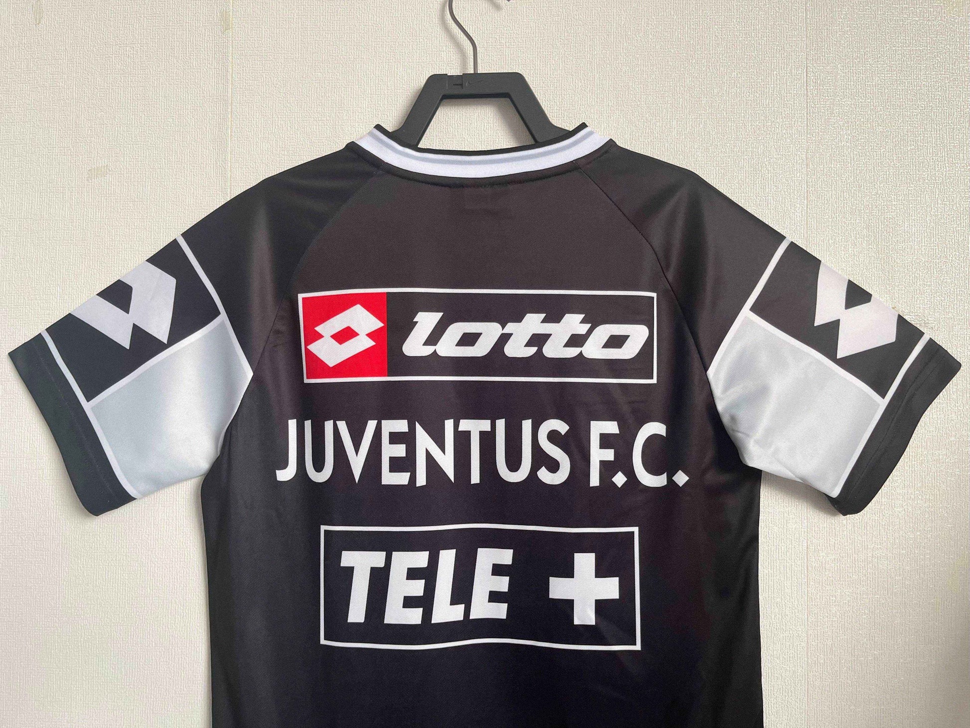 2000-01 Juventus Home Shirt - Retro Classic Kits