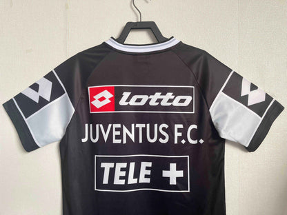2000-01 Juventus Home Shirt - Retro Classic Kits