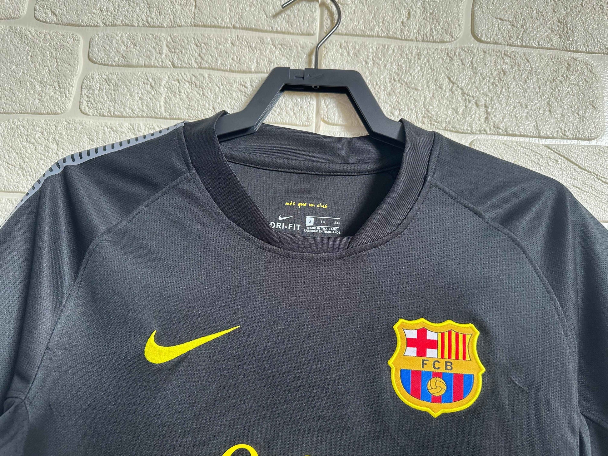 2011-12 FC Barcelona Away Shirt - Retro Classic Kits