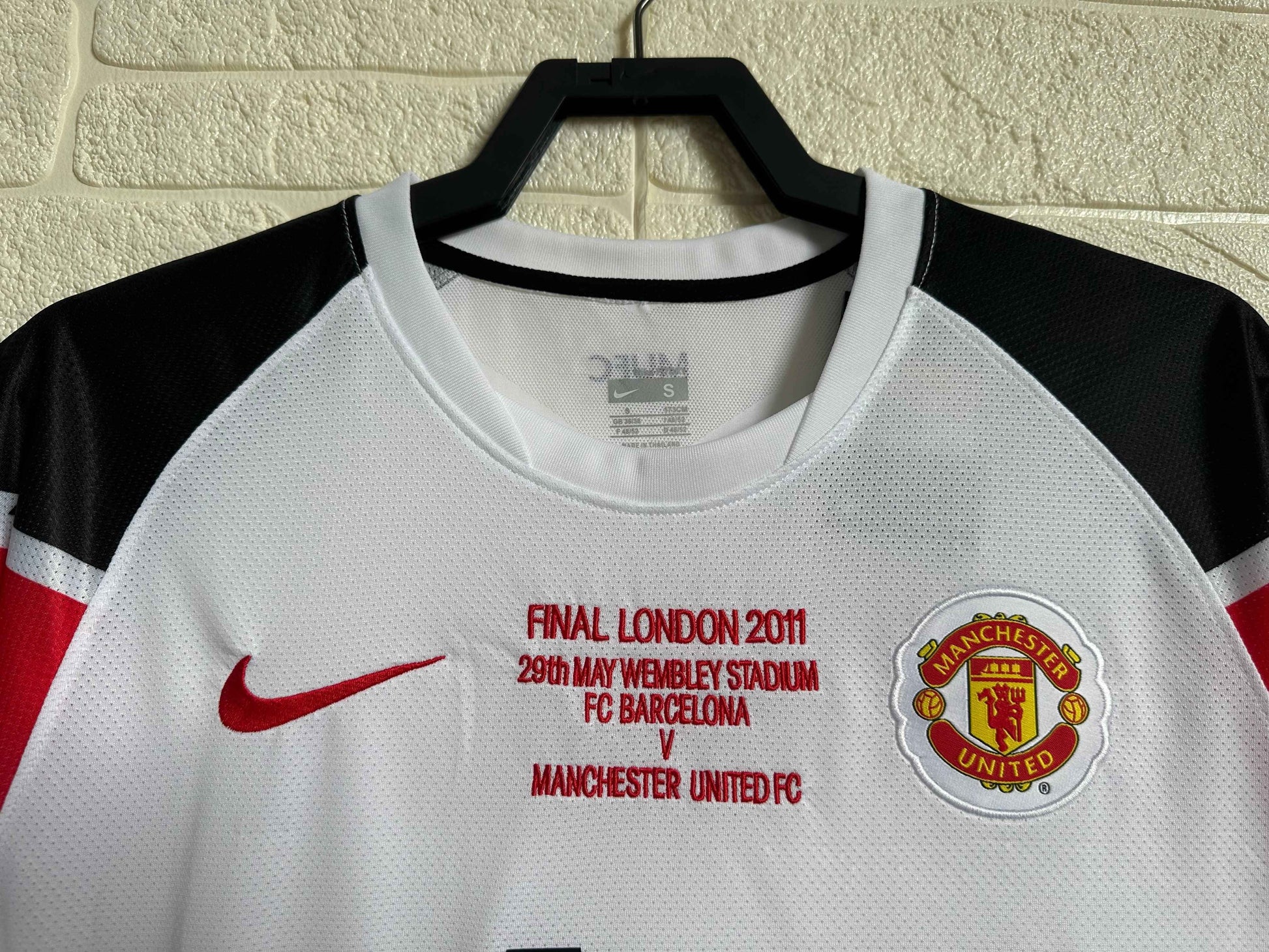 2010-11 Manchester United Away Shirt - Retro Classic Kits