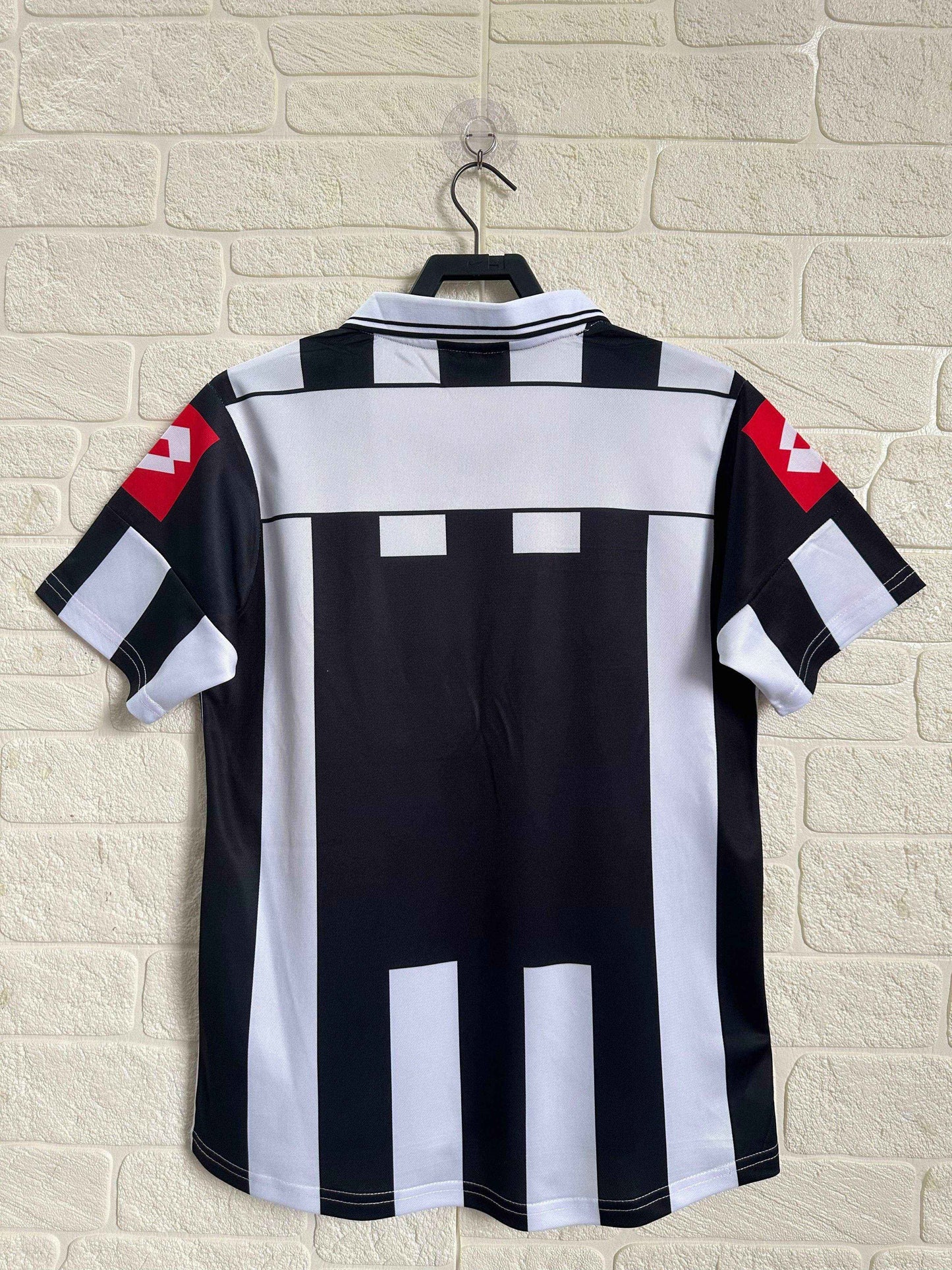 2001-02 Juventus Home Shirt - Retro Classic Kits