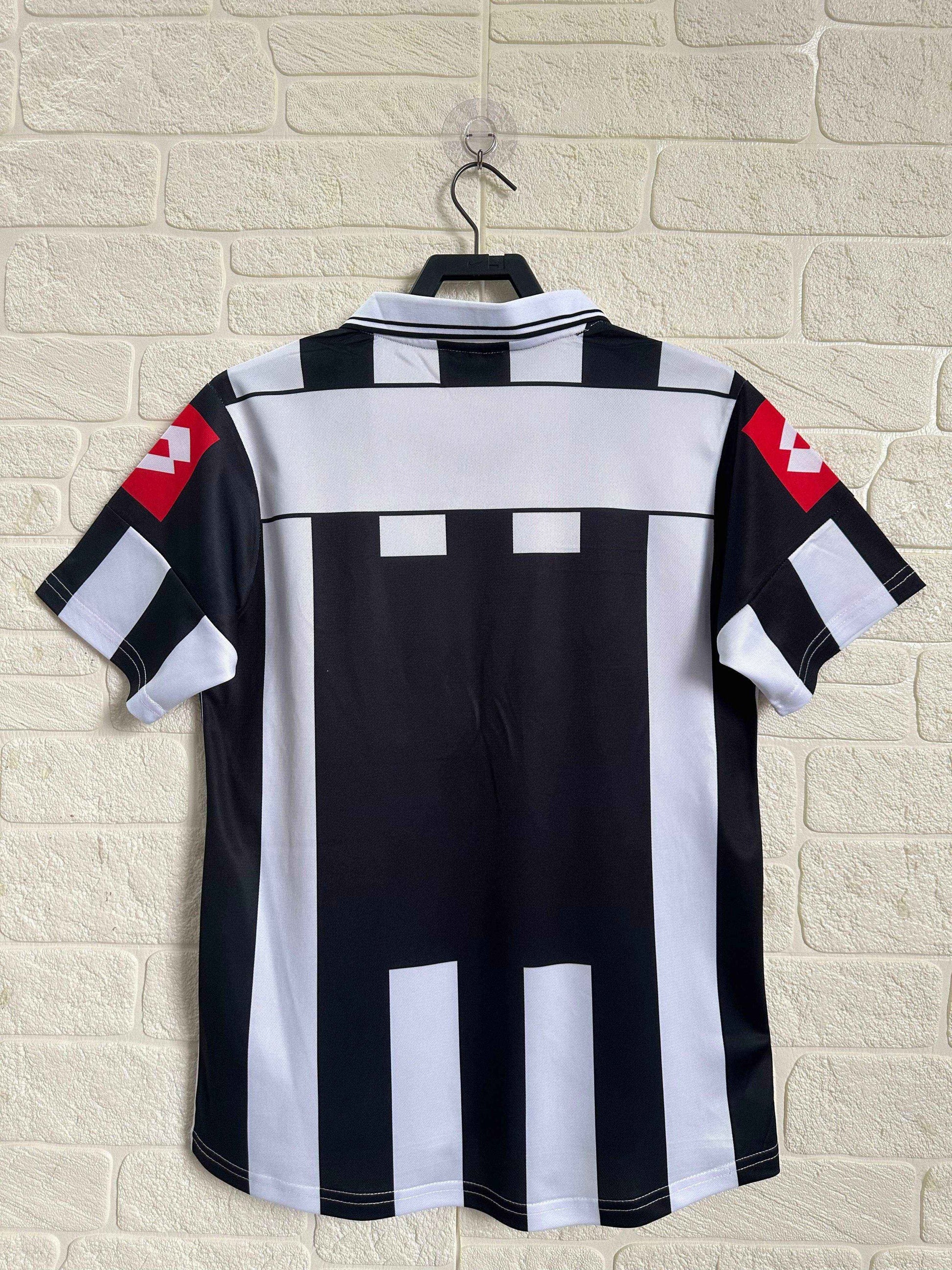 2001-02 Juventus Home Shirt - Retro Classic Kits