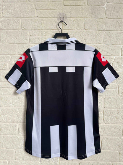 2001-02 Juventus Home Shirt - Retro Classic Kits
